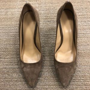 Michael Kors tan pumps